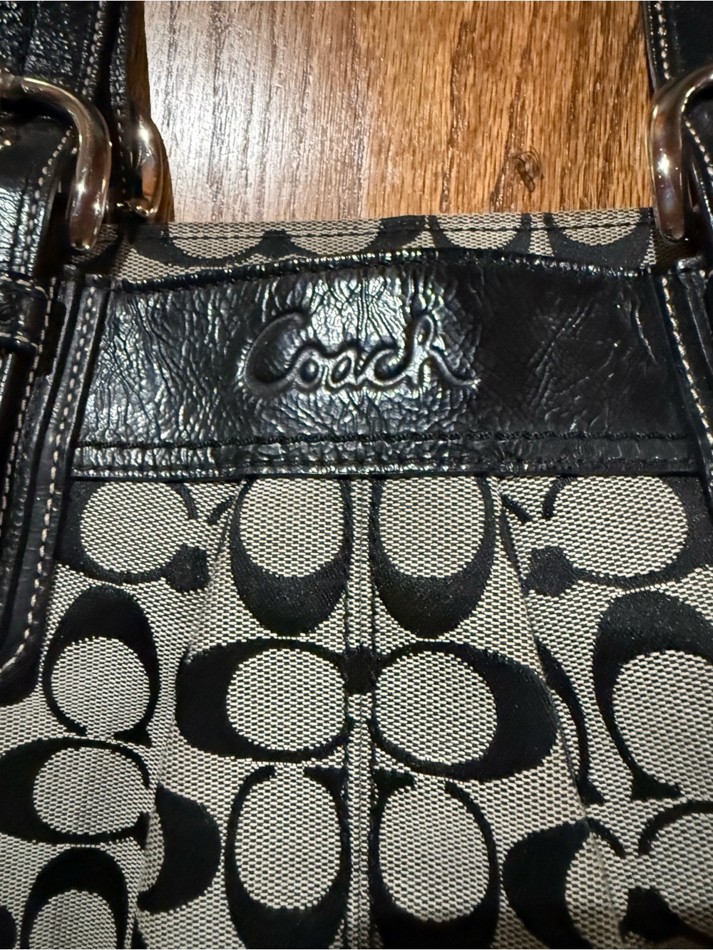 Coach Black and Cream Signature Shoulder Bag - Picture 2 of 10